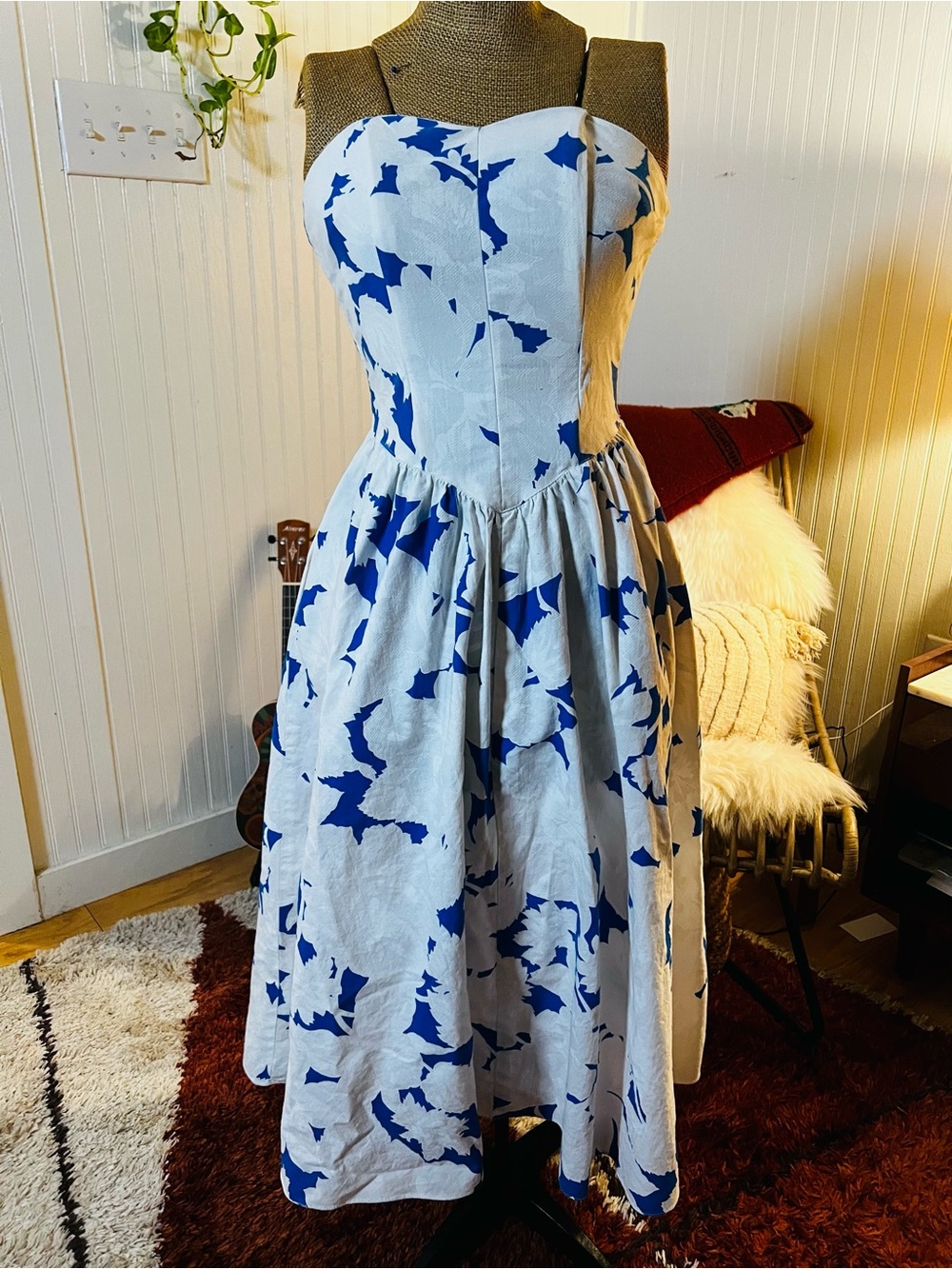 VTG 1980’sBlue & White Strapless Fit-and-Flare Dress